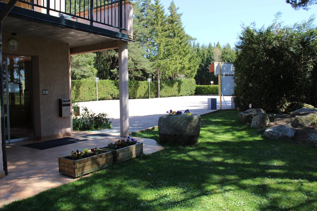 Hotel Restaurant Logis La Meridienne Anglards de Saint Flour Dış mekan fotoğraf
