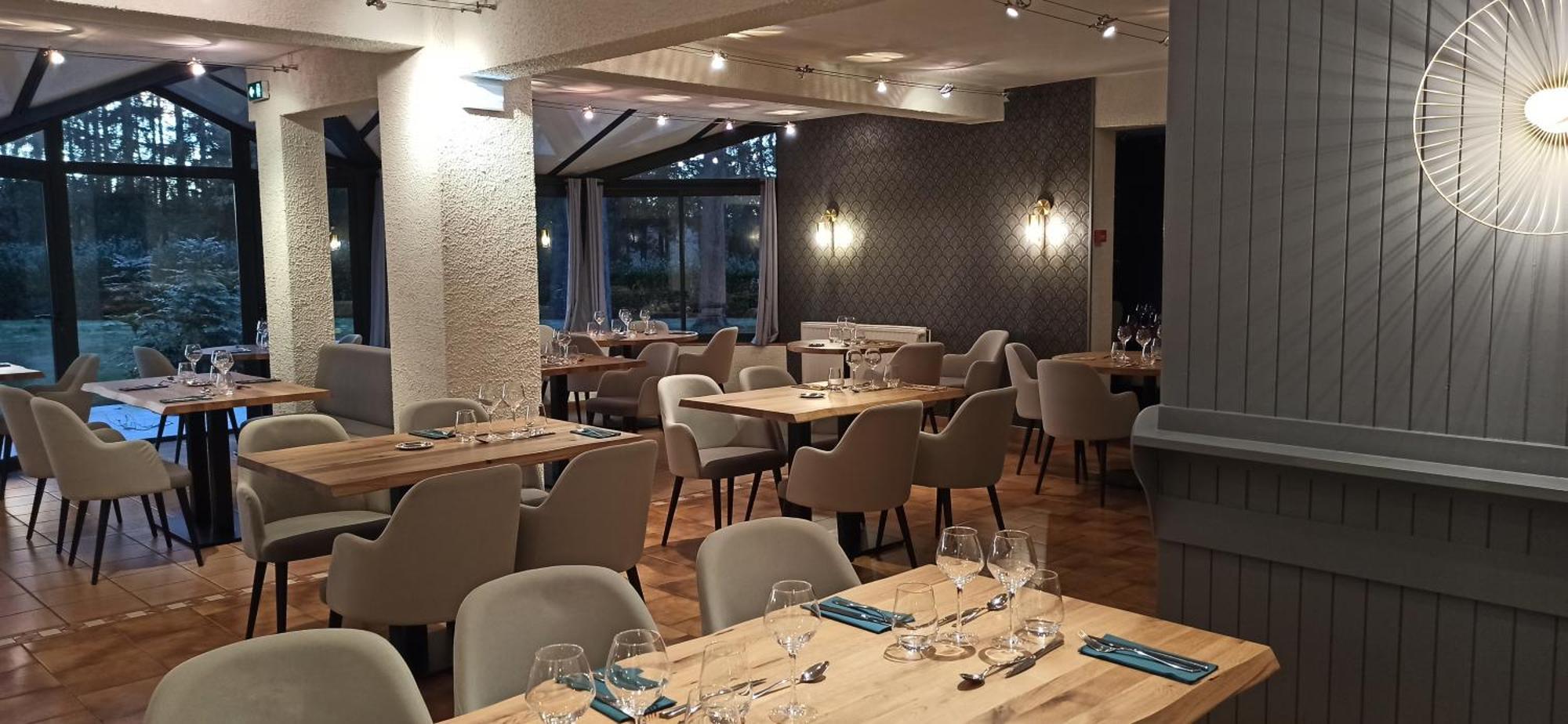 Hotel Restaurant Logis La Meridienne Anglards de Saint Flour Dış mekan fotoğraf