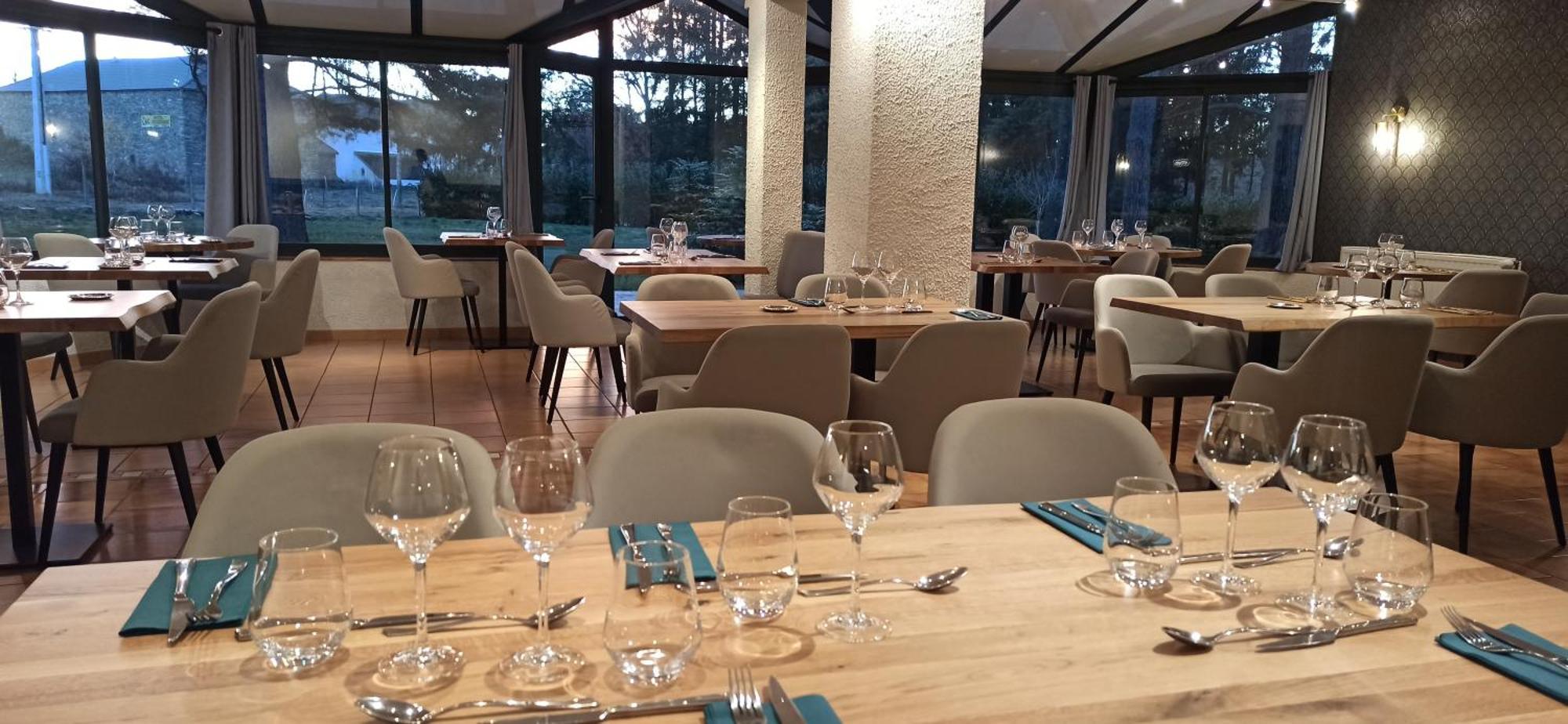 Hotel Restaurant Logis La Meridienne Anglards de Saint Flour Dış mekan fotoğraf